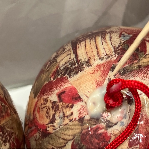 VINTAGE 90’s Victorian Themed Christmas Ornaments Set of 7 Glossy Paper Mache. - Picture 11 of 16